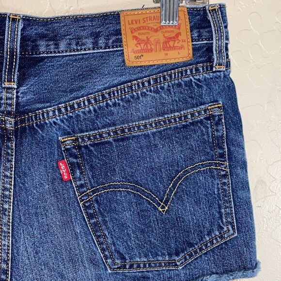 Levi’s 501 cut off jean shorts - Picture 4 of 6